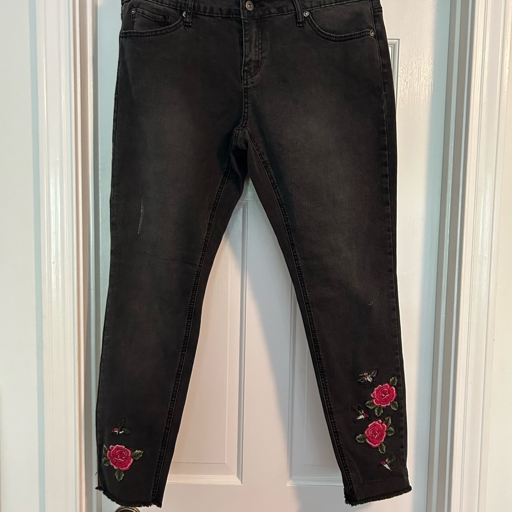 Floral Embroidered Black Jeans